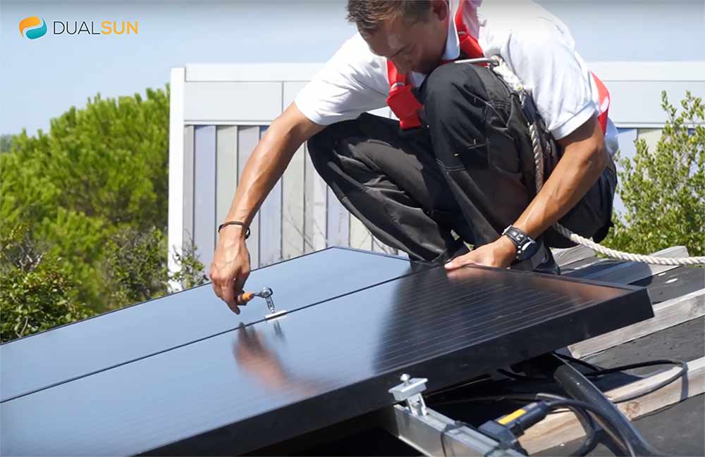 installateur de panneaux solaires hybrides DualSun